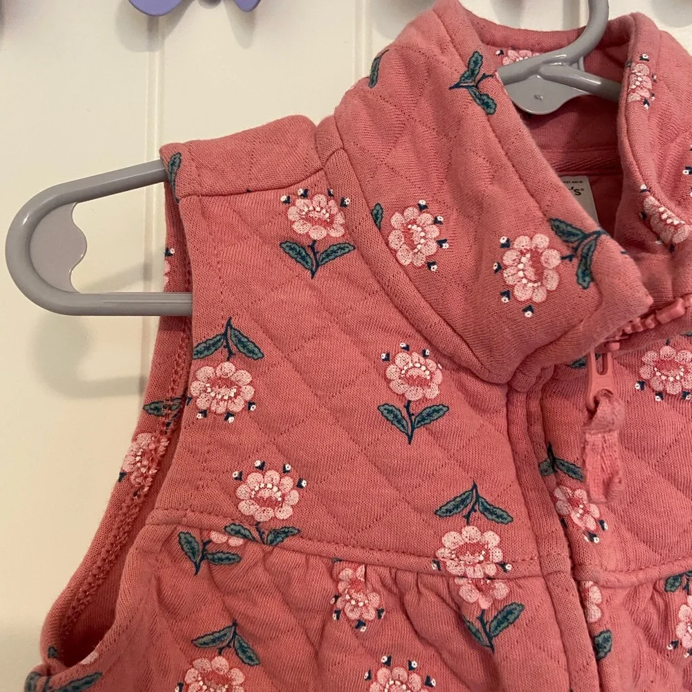 EUC Carter’s baby girl’s pink quilted floral‎ full zip collared vest 24 months